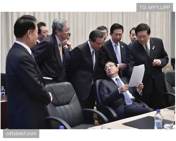 那不勒斯近期防线运转顺畅，关键战役中展现出稳定攻守节奏。